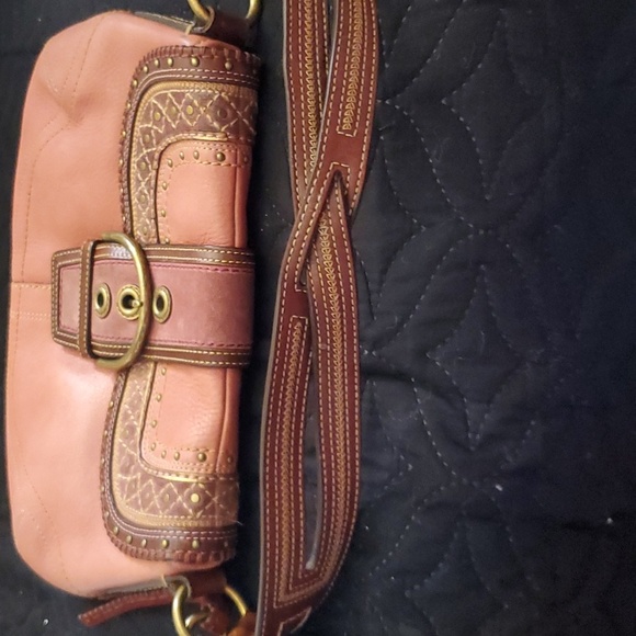 Coach purse Like new condition Fresh salmon color clean inside and out. … - Picture 10 of 12